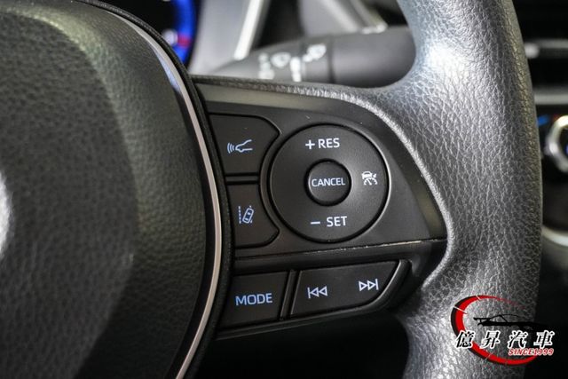Keyless、恆溫空調、ACC跟車、盲點偵測，油電尊爵版，大電池保固中  第12張相片