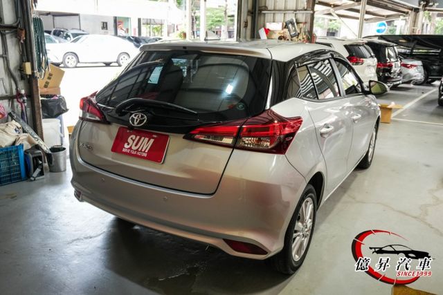 Keyless、自動感應頭燈、原廠CarPlay主機，超省油都會小車  第6張相片
