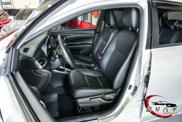 Keyless、自動感應頭燈、原廠CarPlay主機，超省油都會小車  第8張相片