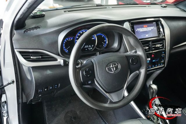 Keyless、自動感應頭燈、原廠CarPlay主機，超省油都會小車  第10張相片
