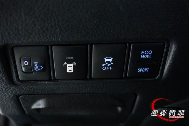 Keyless、自動感應頭燈、原廠CarPlay主機，超省油都會小車  第12張相片