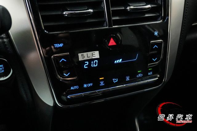 Keyless、自動感應頭燈、原廠CarPlay主機，超省油都會小車  第13張相片
