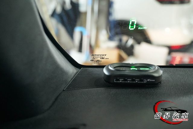 Keyless、自動感應頭燈、原廠CarPlay主機，超省油都會小車  第16張相片