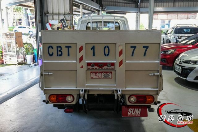 豪華大單廂，四錄行車紀錄器、電動尾門、底盤防鏽，媲美新車，該裝的配件都幫你裝好了  第4張相片