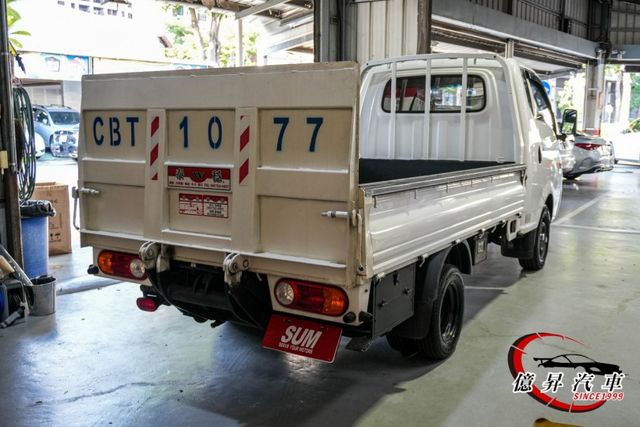 豪華大單廂，四錄行車紀錄器、電動尾門、底盤防鏽，媲美新車，該裝的配件都幫你裝好了  第5張相片