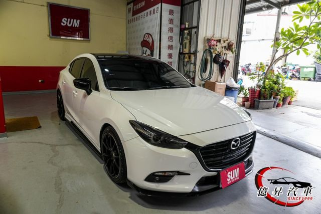 經典日系房車，外表輕改裝、鋁圈、氣氛燈，整體氣氛佳，滿滿年輕人的味道  第2張相片