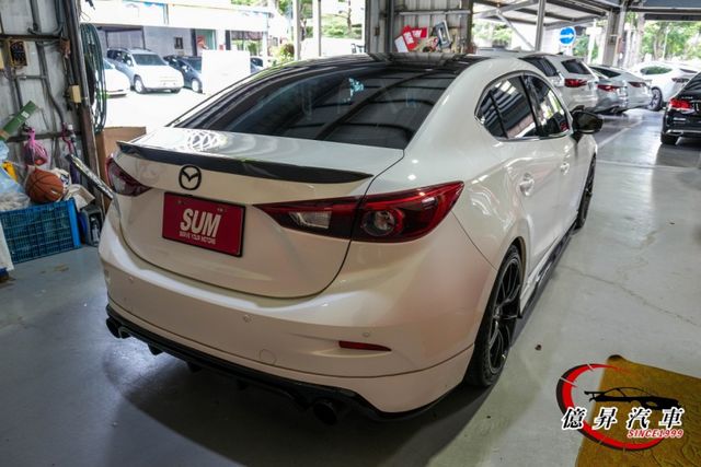 經典日系房車，外表輕改裝、鋁圈、氣氛燈，整體氣氛佳，滿滿年輕人的味道  第4張相片