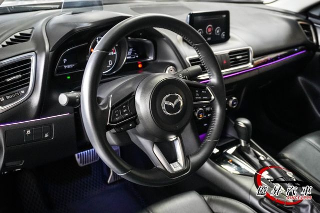 經典日系房車，外表輕改裝、鋁圈、氣氛燈，整體氣氛佳，滿滿年輕人的味道  第12張相片