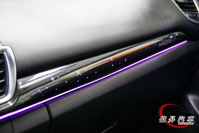 經典日系房車，外表輕改裝、鋁圈、氣氛燈，整體氣氛佳，滿滿年輕人的味道  第16張相片