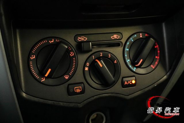 加裝盲點偵測，車室空間寬敞，載人載物都輕鬆，實用小車大空間  第10張相片