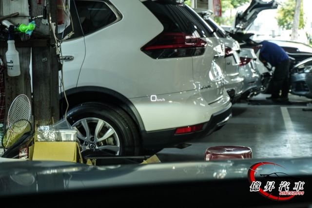 消光犀牛皮，碳化鎢塗層煞車、跑車聲浪、賽車椅、雷射頭燈、B&O音響，選配50萬  第19張相片