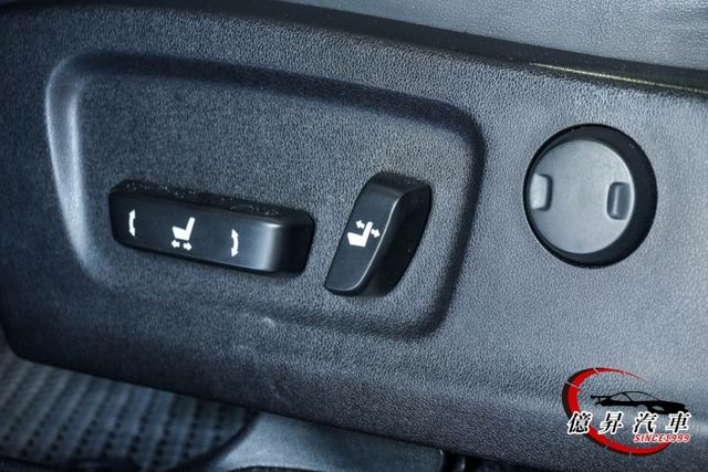 RX300頂級版，抬頭顯示器、ACC跟車、盲點偵測、雙前通風椅、電動尾門  第15張相片