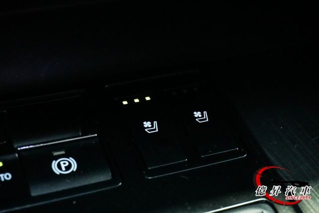 RX300頂級版，抬頭顯示器、ACC跟車、盲點偵測、雙前通風椅、電動尾門  第17張相片