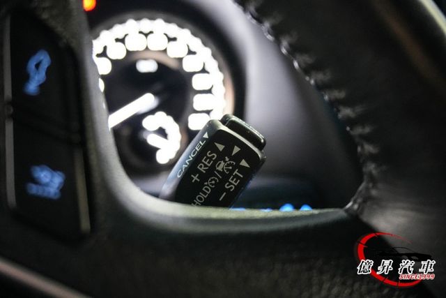 ACC跟車、盲點偵測，末代3.5，300匹馬力，動力輸出飽滿順暢，豪華旗艦MPV  第12張相片