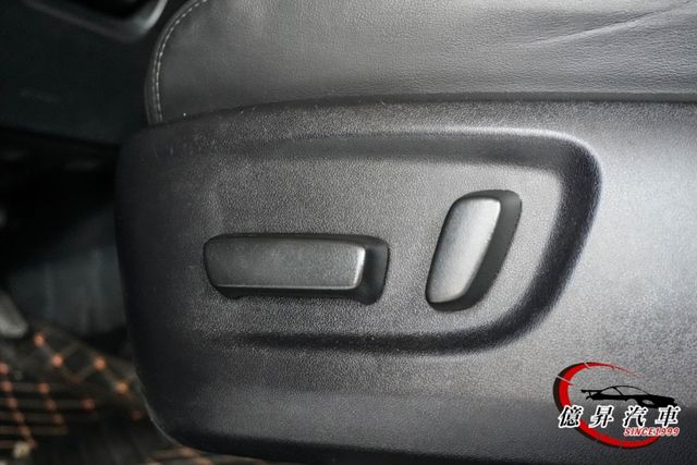 ACC跟車、盲點偵測，末代3.5，300匹馬力，動力輸出飽滿順暢，豪華旗艦MPV  第14張相片