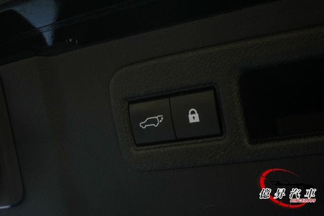 NX300旗艦版，全景天窗、抬頭顯示器、冷熱通風椅、360度環景，後座電動加熱椅  第7張相片