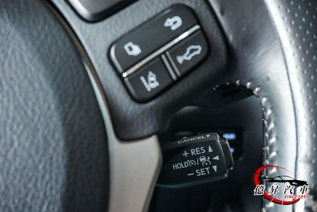 NX300旗艦版，全景天窗、抬頭顯示器、冷熱通風椅、360度環景，後座電動加熱椅  第12張相片