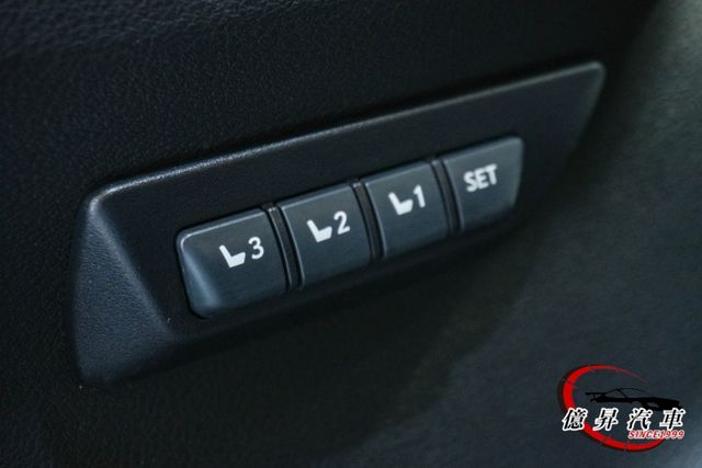 NX300旗艦版，全景天窗、抬頭顯示器、冷熱通風椅、360度環景，後座電動加熱椅  第14張相片