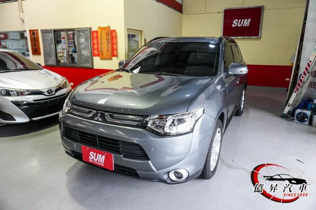 低里程，4WD，電動椅、電動尾門、ACC跟車、HID頭燈、換檔撥片、電動天窗  第1張相片