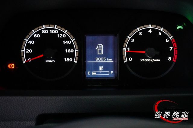 低里程，自動感應頭燈、手排、媲美新車，電動尾門幫你改好了，新車保固中  第12張相片