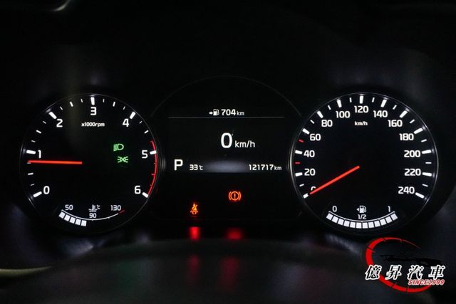 HID氙氣頭燈、盲點偵測、全景天窗，高CP值七人座 MPV，載人載物都輕鬆  第17張相片