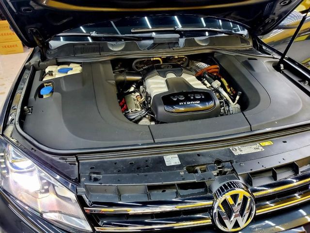 VOLKSWAGEN福斯 TOUAREG  第18張相片