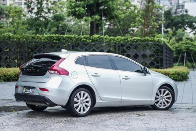 VOLVO富豪 V40  第2張相片