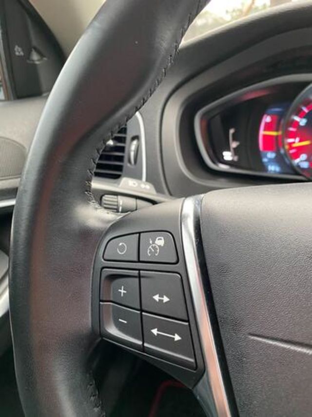 VOLVO富豪 V40  第8張相片