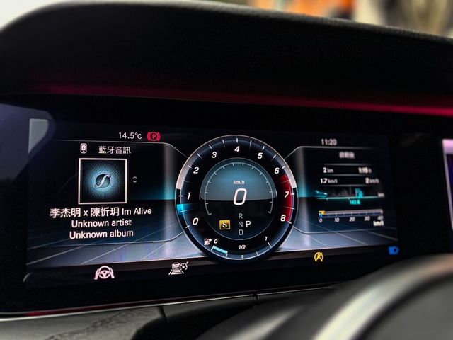 M-BENZ賓士 E200  第7張相片