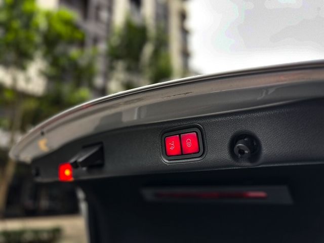 M-BENZ賓士 E200  第15張相片