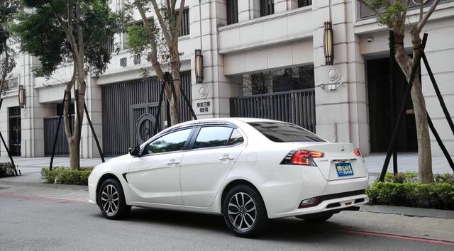MITSUBISHI三菱 GRAND LANCER  第3張相片