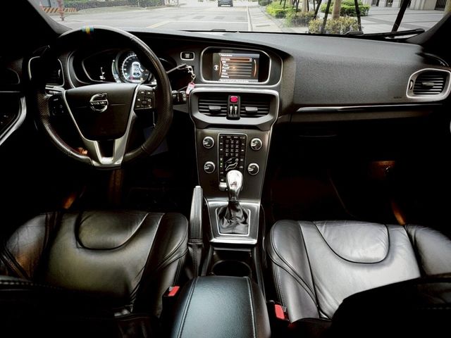 VOLVO富豪 V40  第10張相片
