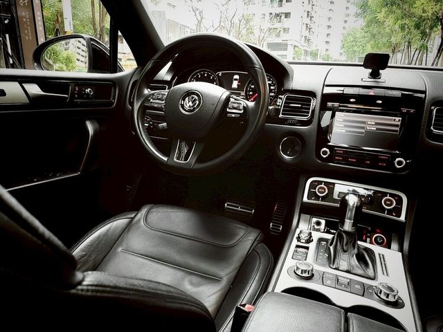 VOLKSWAGEN福斯 TOUAREG  第15張相片