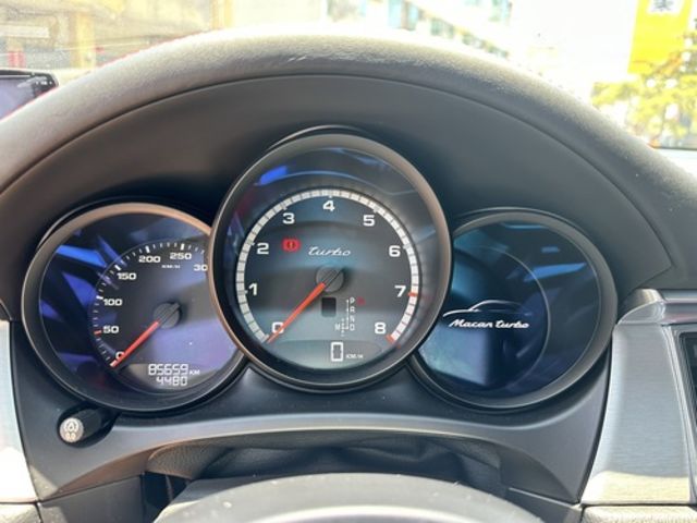 PORSCHE保時捷 MACAN TURBO  第6張相片