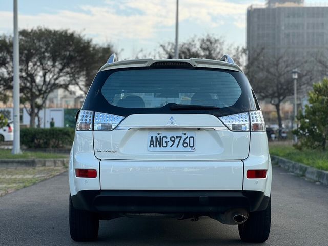 MITSUBISHI三菱 OUTLANDER  第4張相片