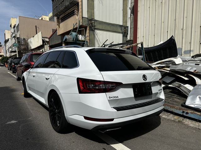 SKODA司科達 SUPERB COMBI  第6張相片