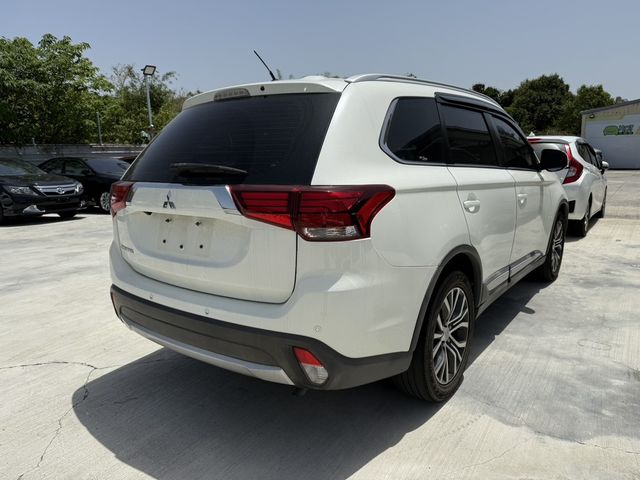MITSUBISHI三菱 OUTLANDER  第2張相片