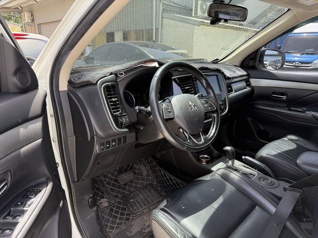 MITSUBISHI三菱 OUTLANDER  第6張相片