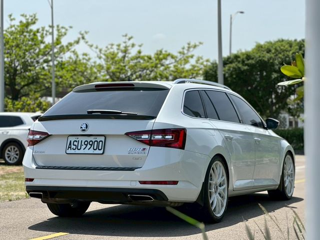 SKODA司科達 SUPERB COMBI  第2張相片