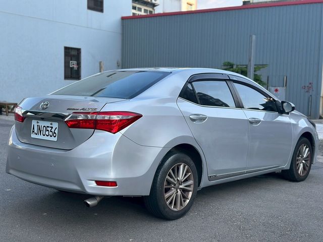 TOYOTA豐田 ALTIS  第2張相片