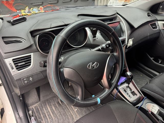 HYUNDAI現代 ELANTRA  第6張相片