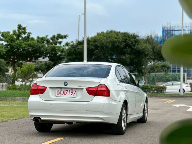 BMW寶馬 320I SEDAN ZA  第2張相片