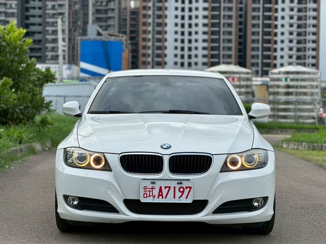 BMW寶馬 320I SEDAN ZA  第3張相片