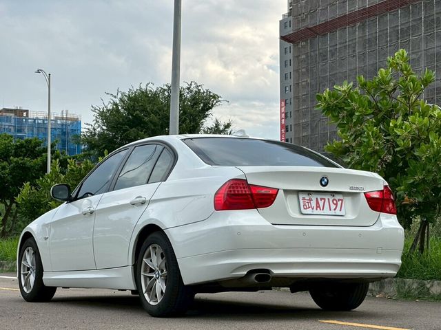 BMW寶馬 320I SEDAN ZA  第5張相片