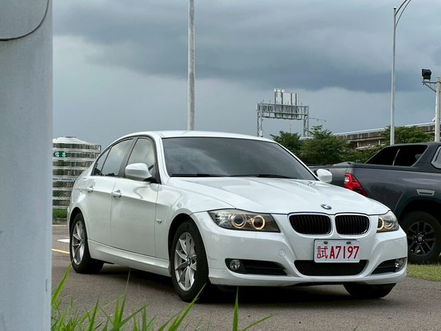 BMW寶馬 320I SEDAN ZA  第6張相片