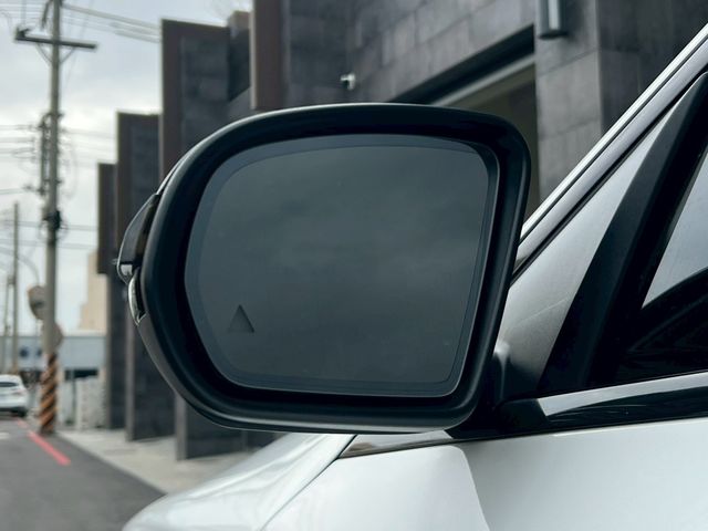 M-BENZ賓士 C300  第6張相片