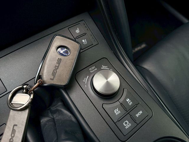 LEXUS凌志 IS 300H  第3張相片