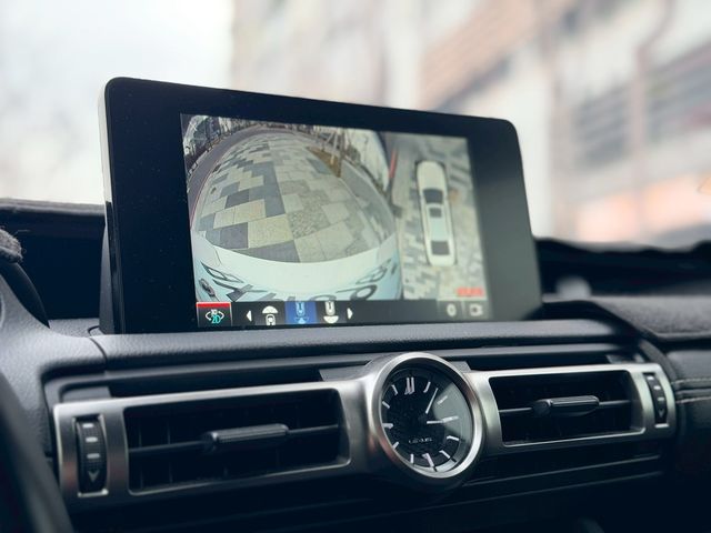 LEXUS凌志 IS 300H  第4張相片