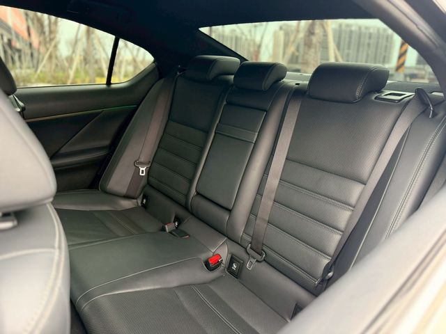 LEXUS凌志 IS 300H  第6張相片