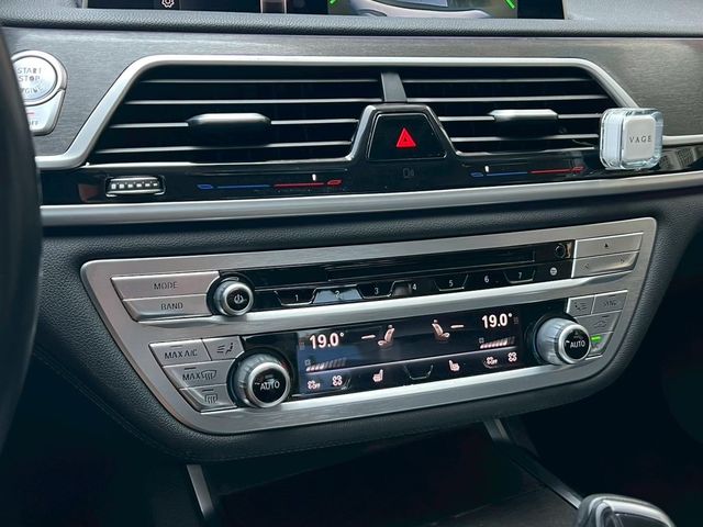 BMW寶馬 740I  第9張相片